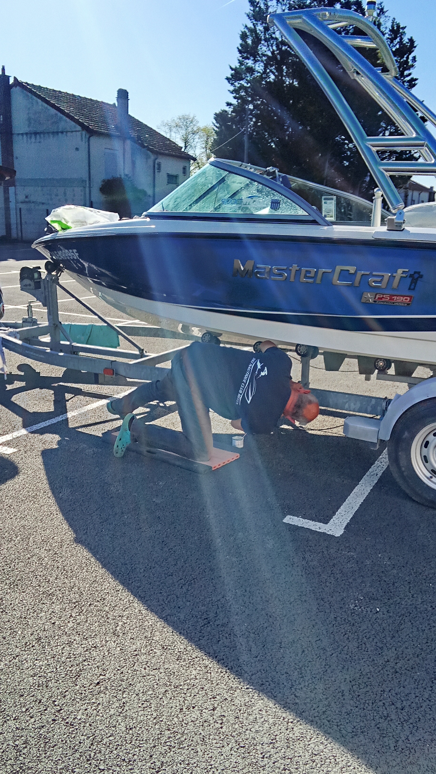 Photo de la réparation du bateau